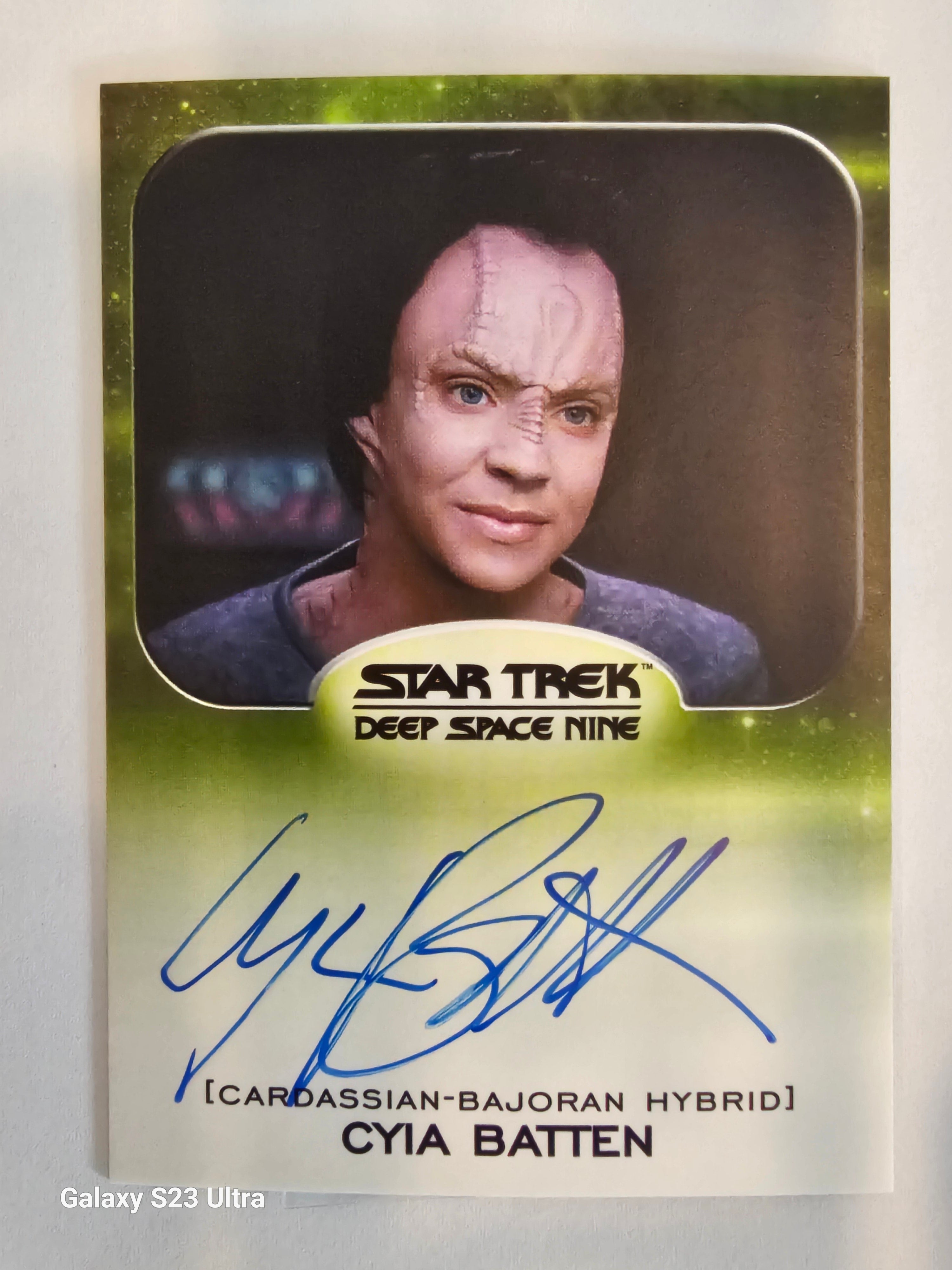 Star Trek Connections  Cyia Batten as Tora Ziyal Aliens Autograph Card ( A )