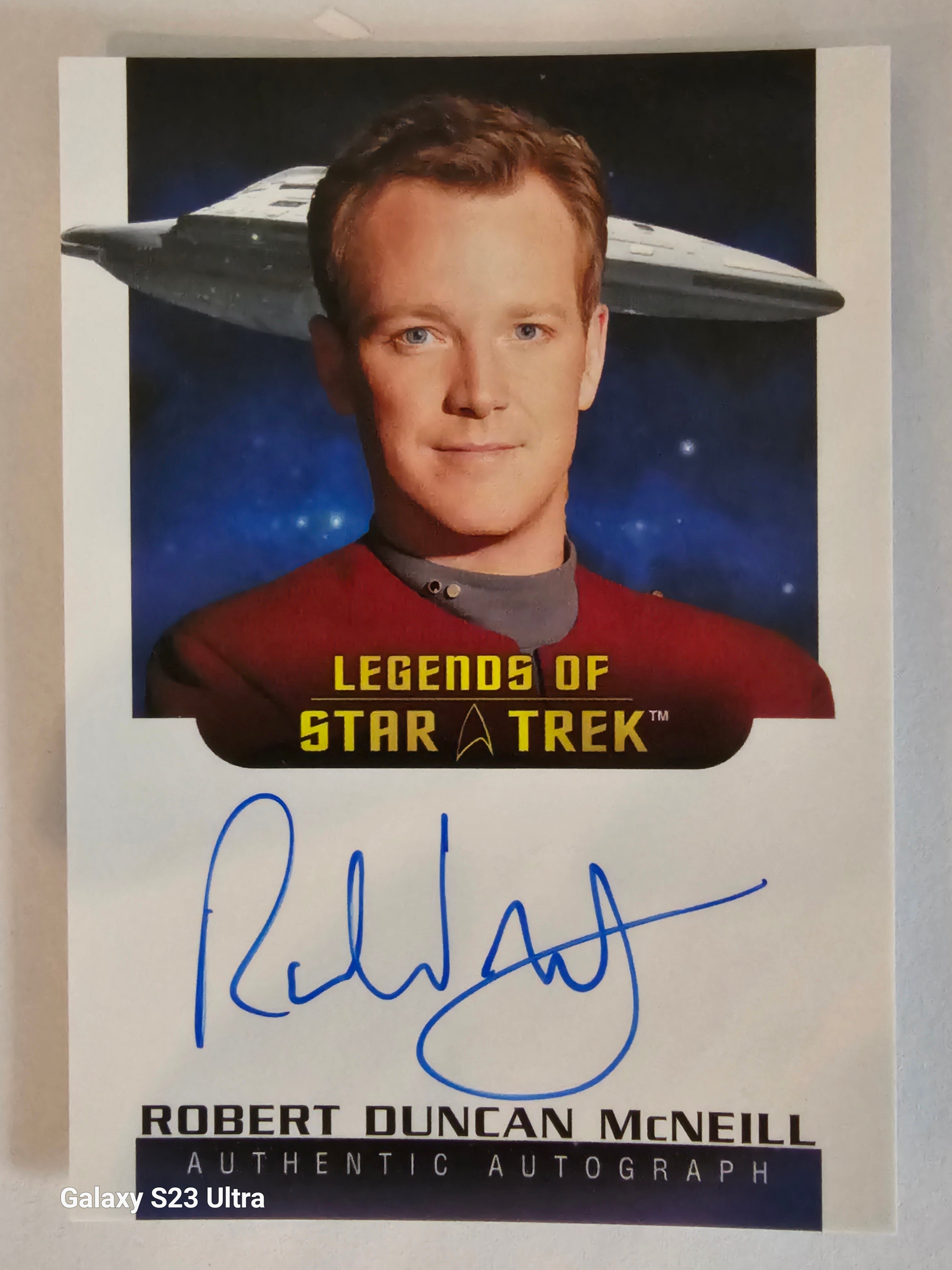 Star Trek Connections ( LA44) Robert Duncan McNeill as Lt Tom Paris Legend Autograph Card ( A )
