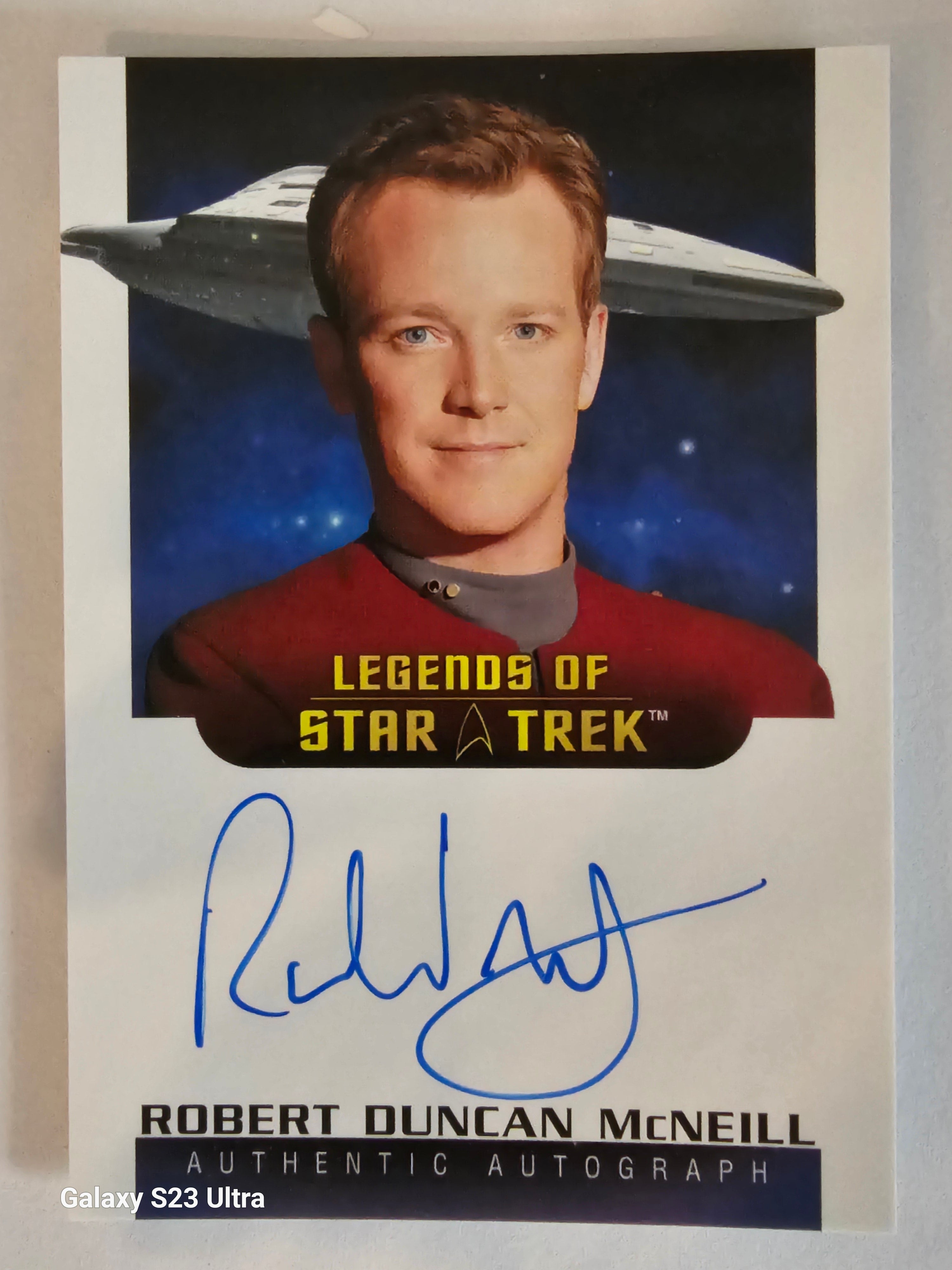 Star Trek Connections ( LA44) Robert Duncan McNeill as Lt Tom Paris Legend Autograph Card ( B )