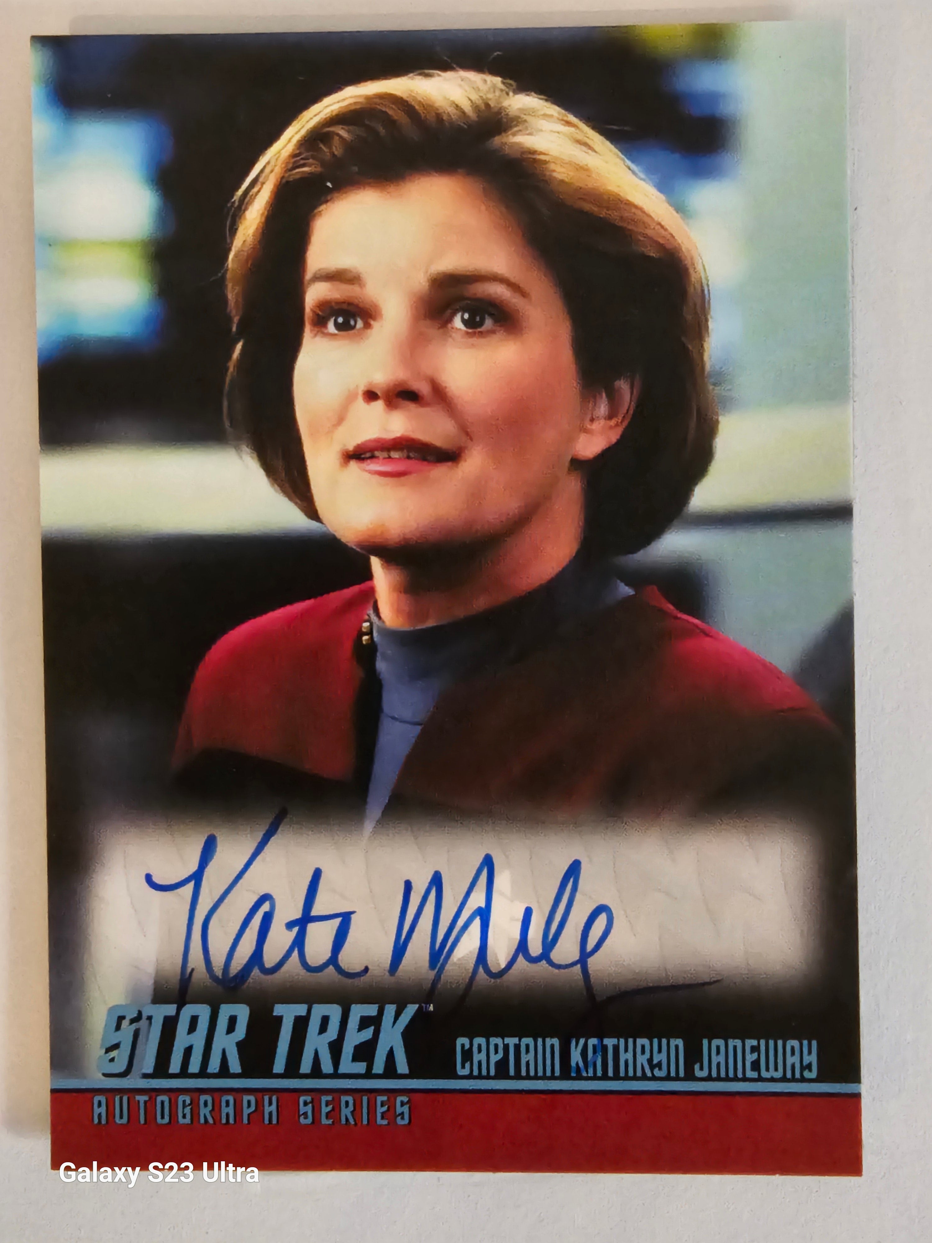 Star Trek Connections (A2) Kate Mulgrew as Captain Janeway Classic TV Autograph Card ( B )