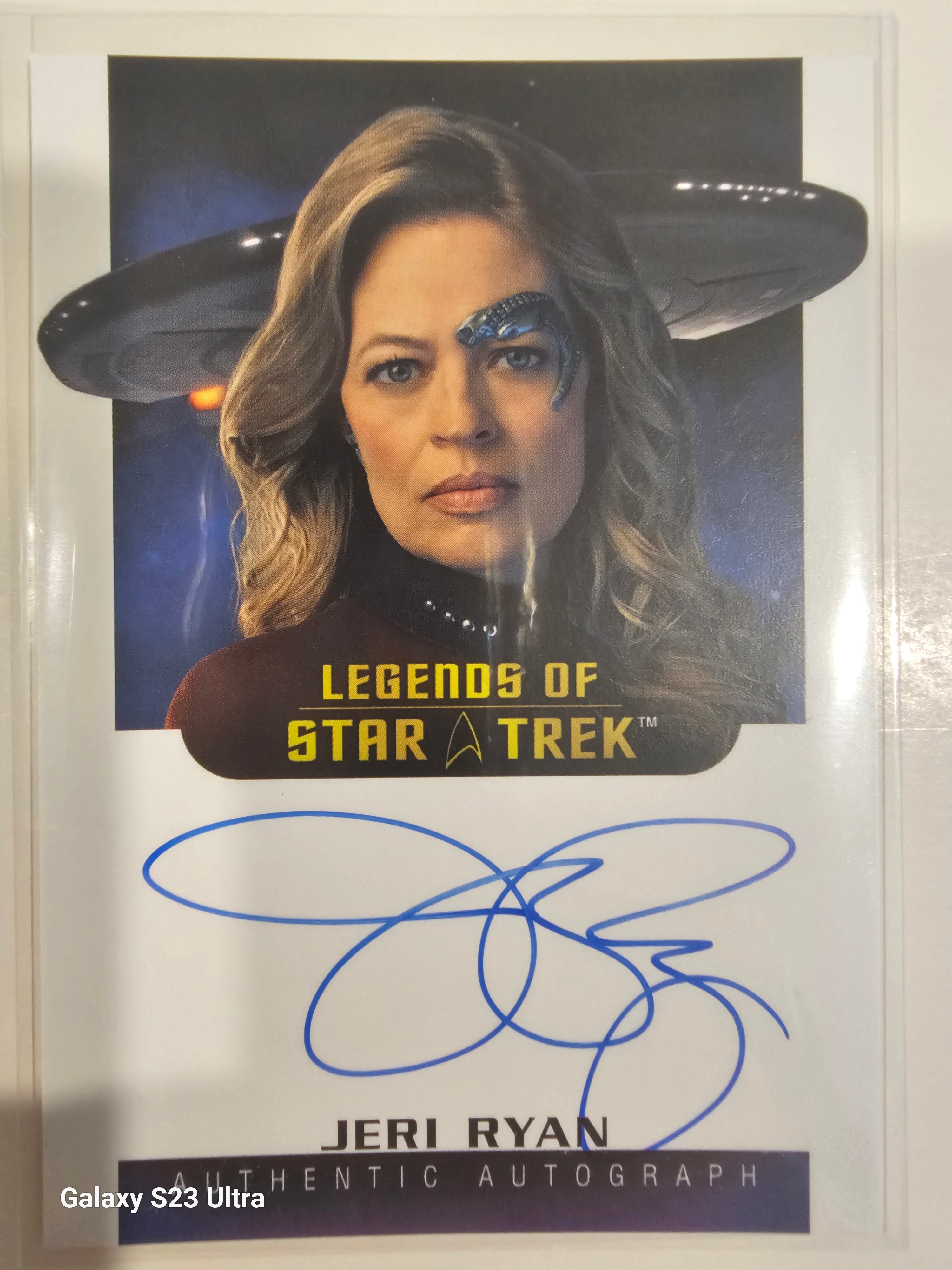 Star Trek Connections  (LA42) Jeri Ryan as Seven of Nine Legend Autograph Card ( A )