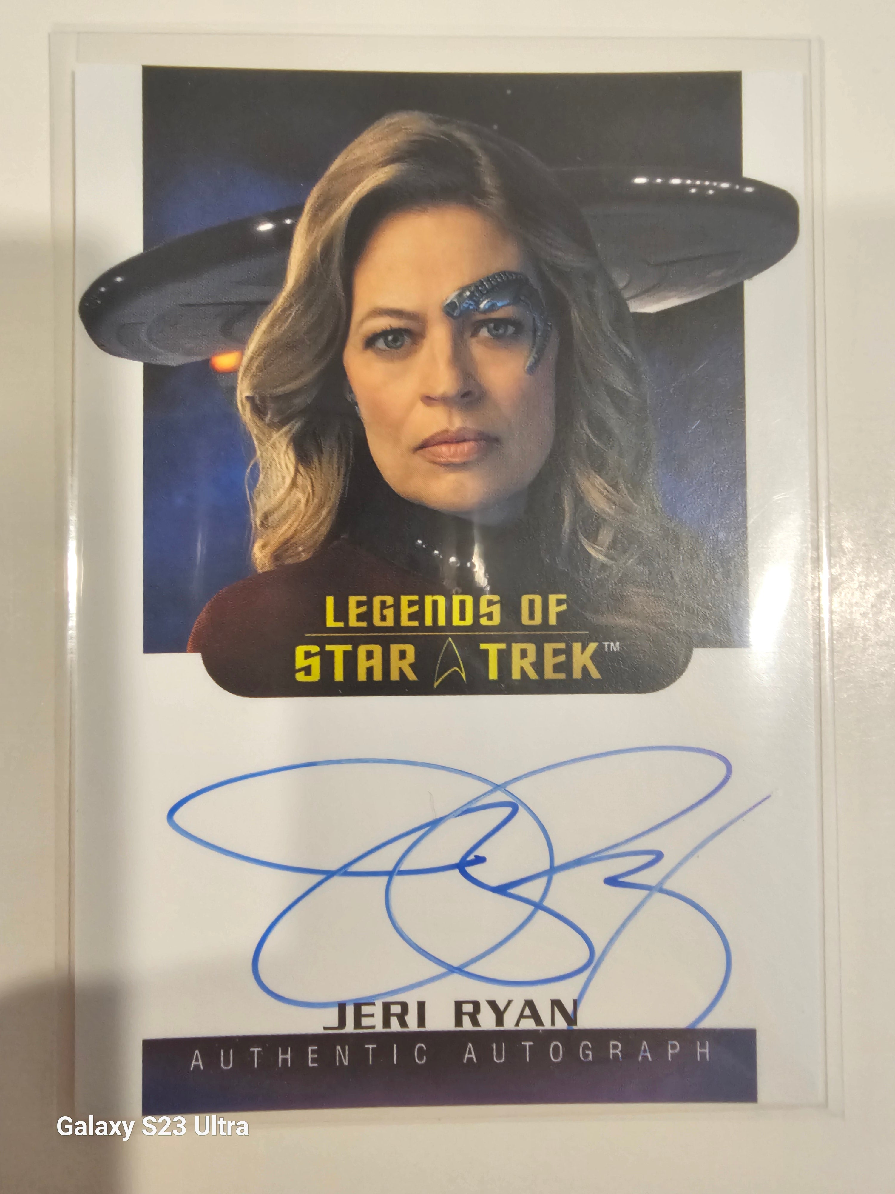 Star Trek Connections  (LA42) Jeri Ryan as Seven of Nine Legend Autograph Card ( B )